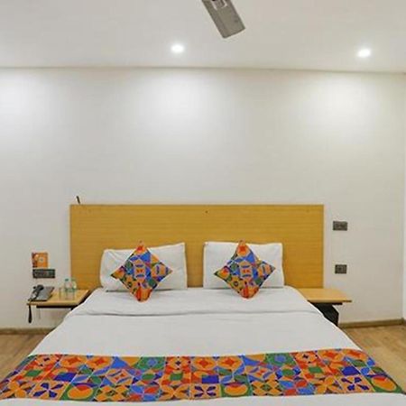 Fabhotel F9 Sector 58 Noida Esterno foto
