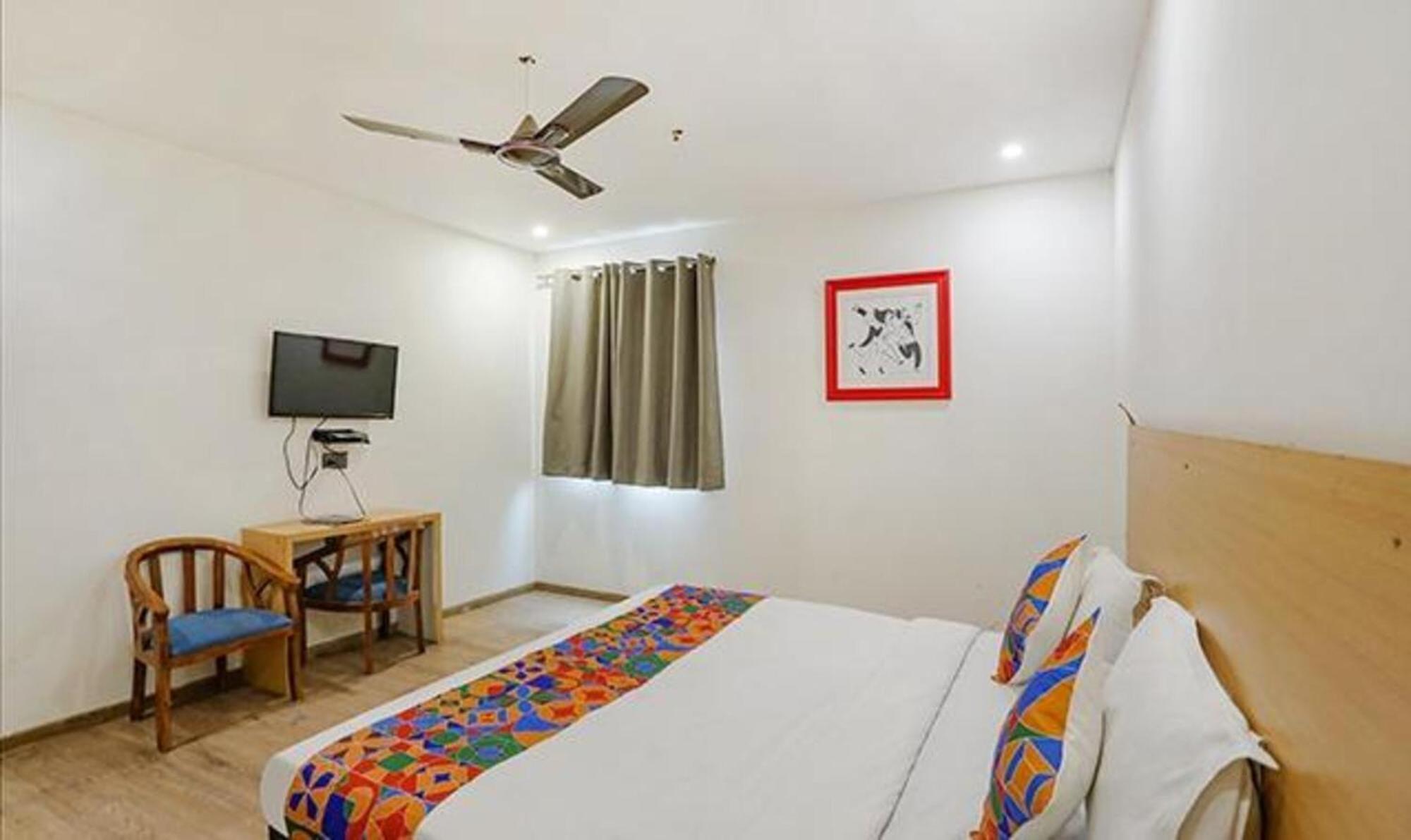 Fabhotel F9 Sector 58 Noida Esterno foto
