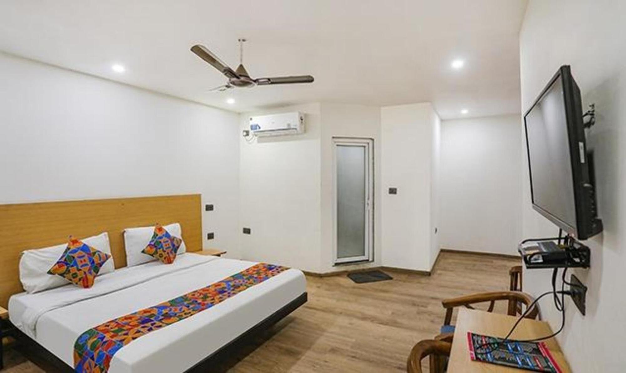 Fabhotel F9 Sector 58 Noida Esterno foto