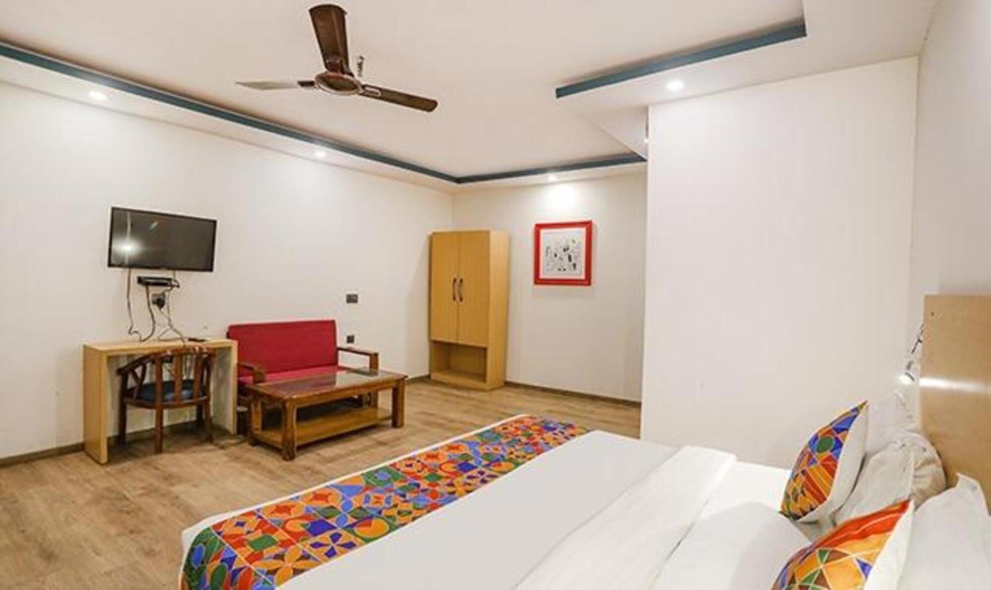 Fabhotel F9 Sector 58 Noida Esterno foto